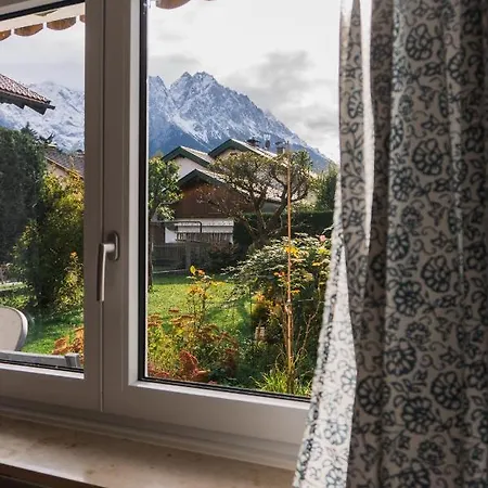 Haus Mit Wunderschoenem Ausblick Und Garten Garmisch-Partenkirchen Exterior photo